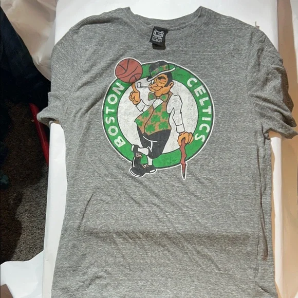 Boston Celtics Logo T-Shirt - Picture 1 of 2